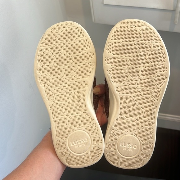 LUSSO (RARE - Sold Out) Brown Esto Waffle Slippers EUC Size 6-6.5 - Picture 7 of 10
